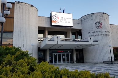 Újra megnyitja kapuit a Komáromi Jókai Színház